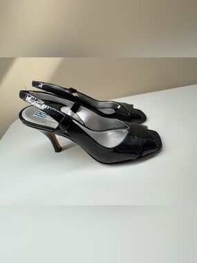 Arnold Churgin Size 6 M Patent Leather Sandals